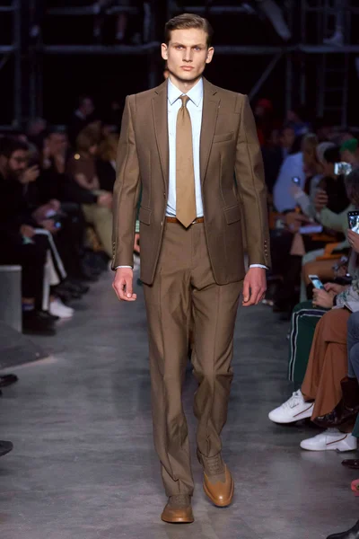 Look 54